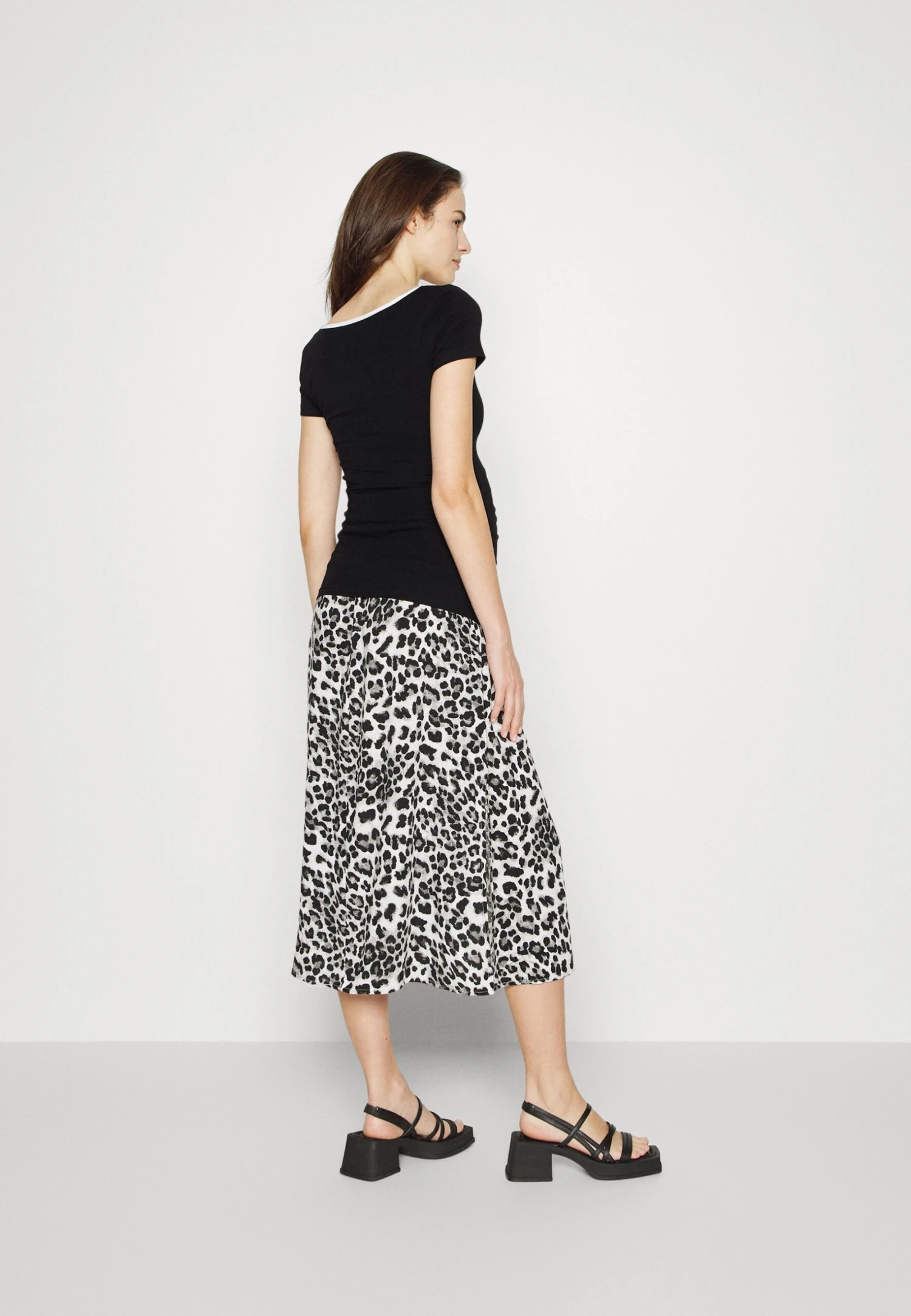 Print T-Shirt - Black - Image 3