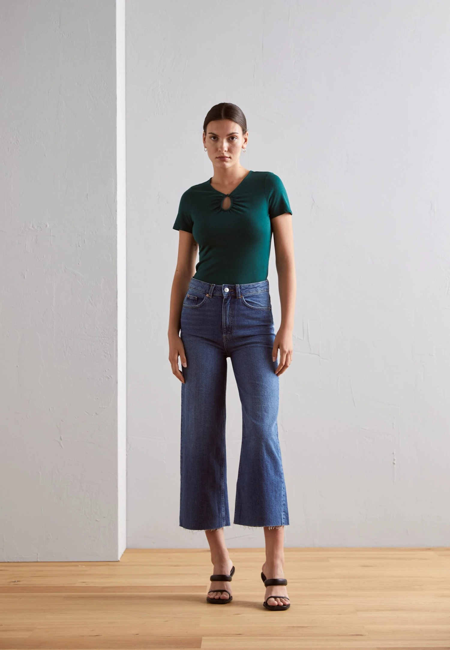 Anna Field Basic T-Shirt - Dark Green - Image 2