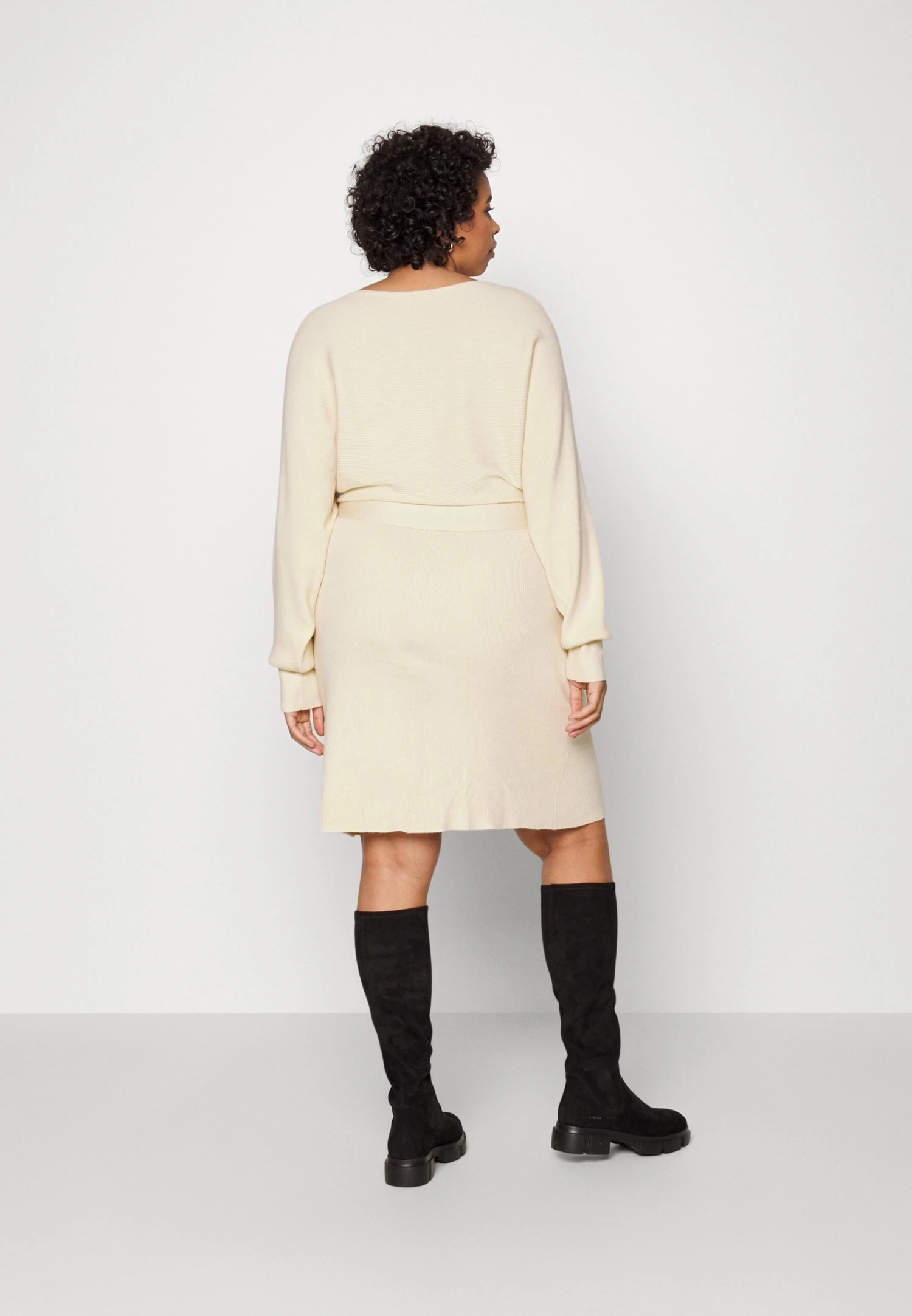 Wrap V Ausschnitt Mini Strickkleid Mit Gürtel - Jumper Dress - Off White - Image 3